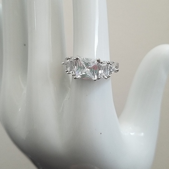 Sterling Silver and 6 Stone Ring - Picture 2 of 7